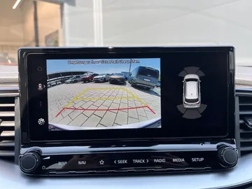 Car image 19