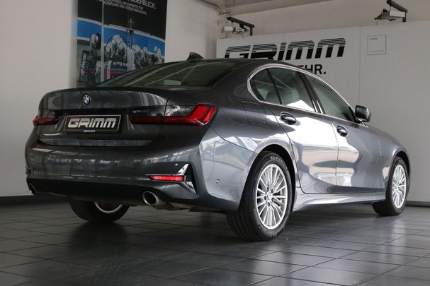 BMW 320i Luxury Line 135 kW image number 4