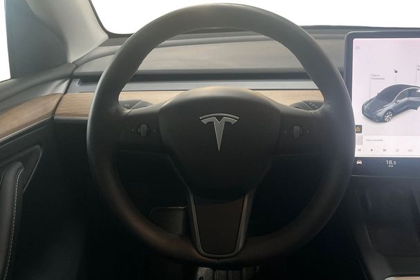 Tesla Model Y Long Range AWD 378 kW image number 16