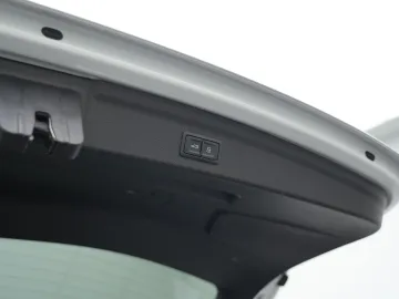 Car image 38