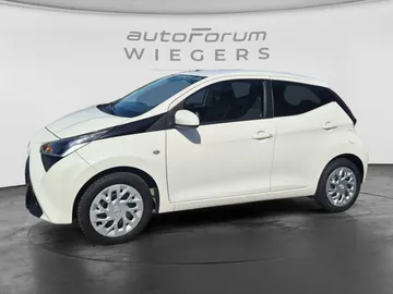 Car image 3
