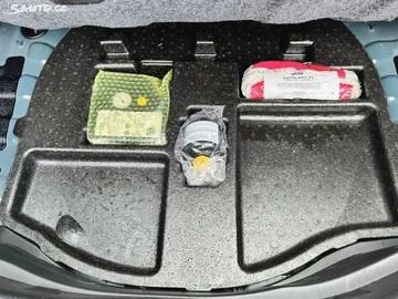 Car image 27