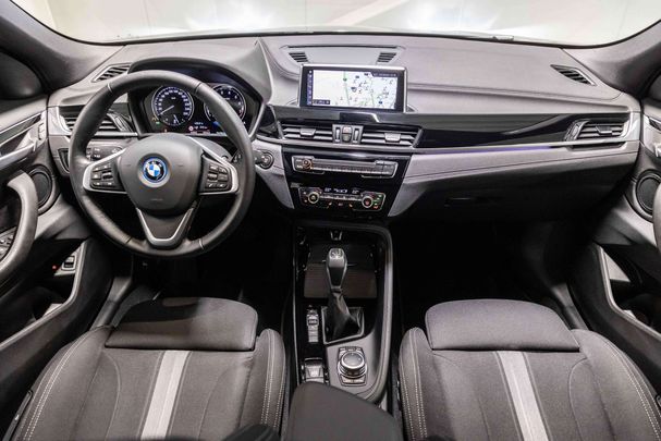 BMW X2 xDrive25e M X 162 kW image number 6