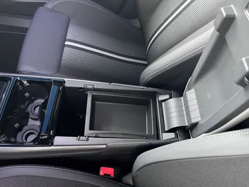 Car image 46