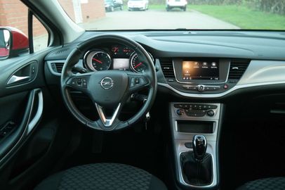 Car image 9