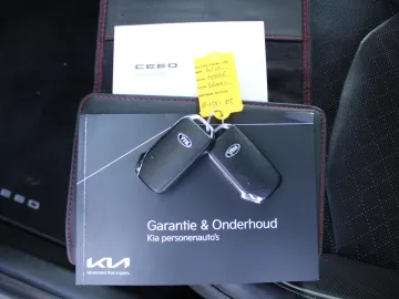 Car image 40