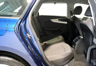 Car image 30