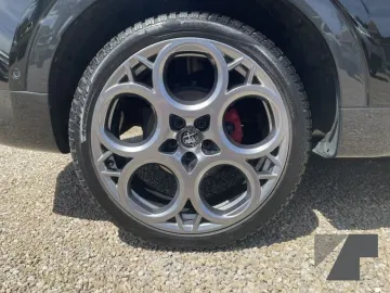 Car image 27