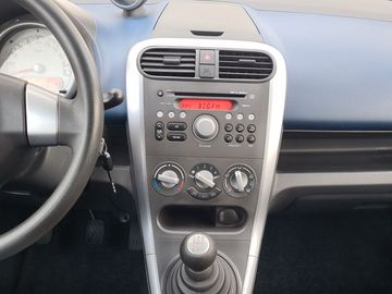 Car image 14