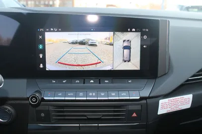 Car image 16