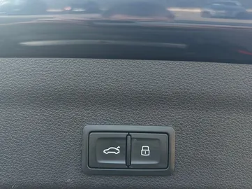 Car image 32