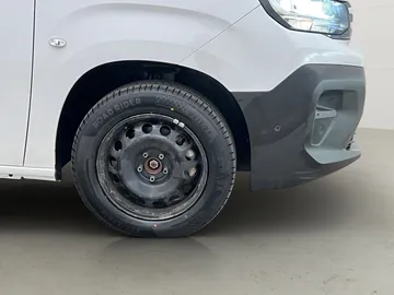 Car image 36