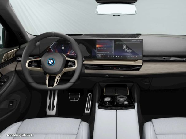 BMW 550 e xDrive 360 kW image number 3