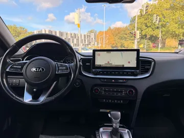 Car image 27