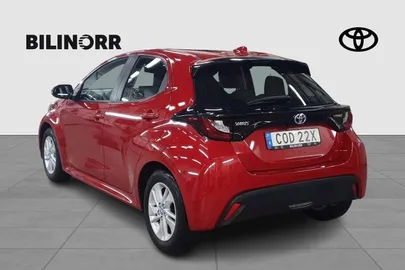 Car image 4