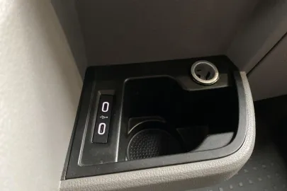 Car image 32