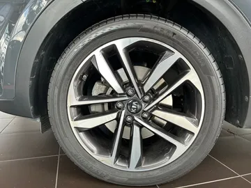 Car image 25