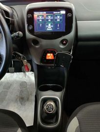 Car image 13