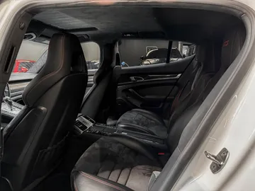 Car image 28