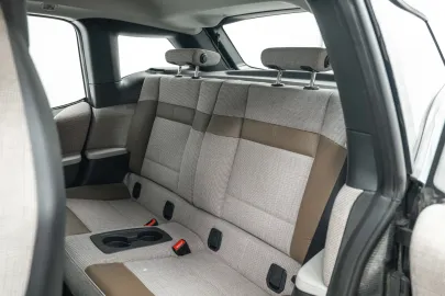 Car image 36