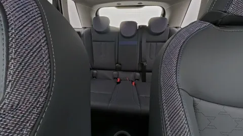 Car image 25