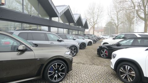 Car image 47