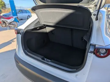 Car image 30
