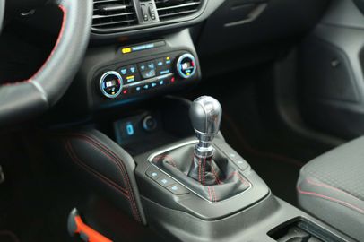 Car image 38