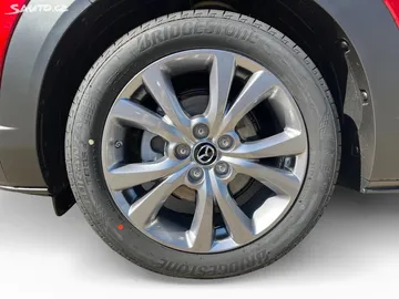 Car image 16