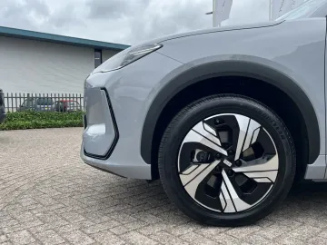 Car image 36
