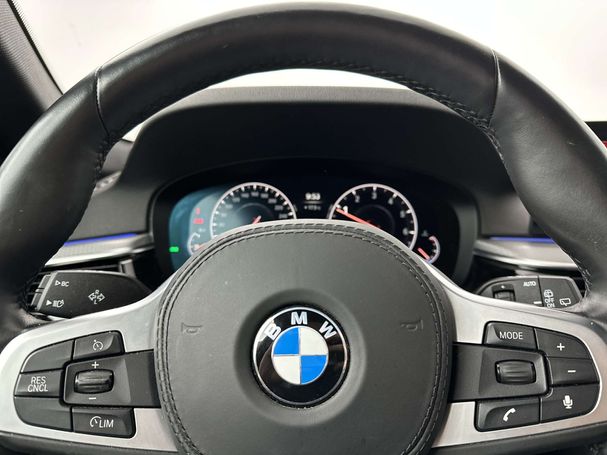 BMW 520i Touring 135 kW image number 9