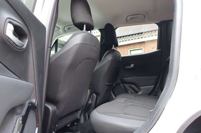 Car image 37