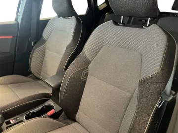 Car image 30