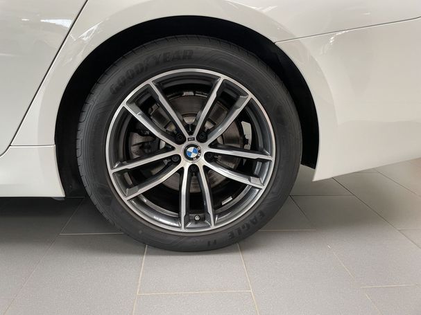 BMW 520d Touring xDrive 140 kW image number 15