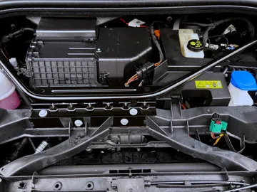 Car image 19