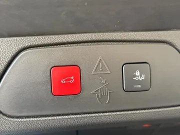 Car image 34