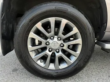 Car image 35