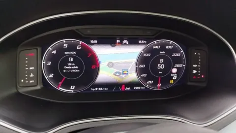 Car image 24