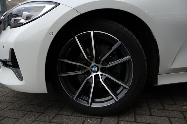 BMW 320i 135 kW image number 8