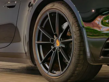 Car image 24