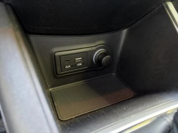Car image 28