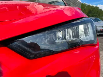 Car image 30