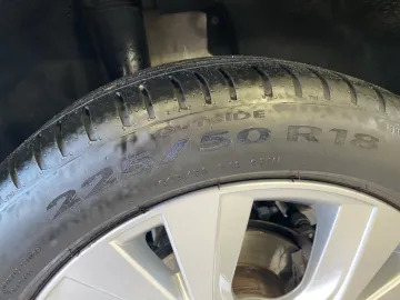 Car image 27