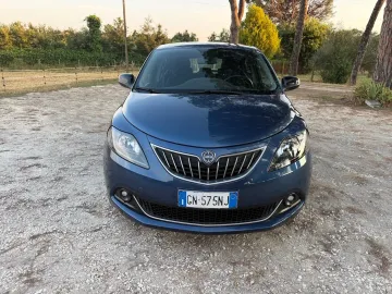 Car image 2