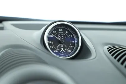 Car image 27