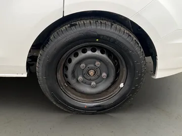 Car image 28