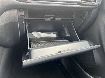 Car image 37