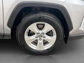 Car image 32