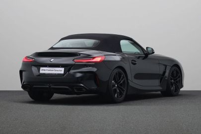 Car image 26