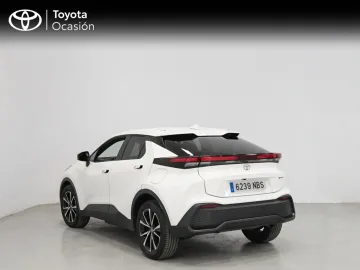Car image 4